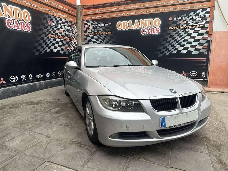 Usado BMW 320 Sport Line 150 CV (110 kW) 2006 Gris Berlina