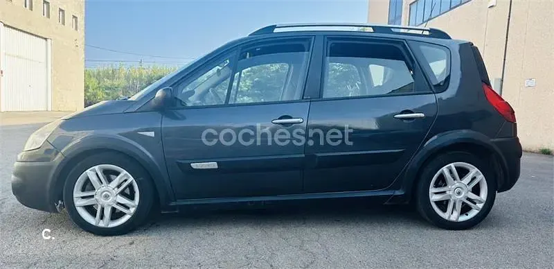 Usado Renault Scénic II Privilege 130 CV (95 kW) 2007 Negro Monovolumen
