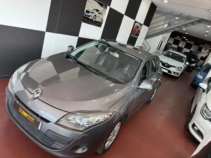 Usado Renault Mégane Privilege 130 CV (95 kW) 2009 Marrón Berlina