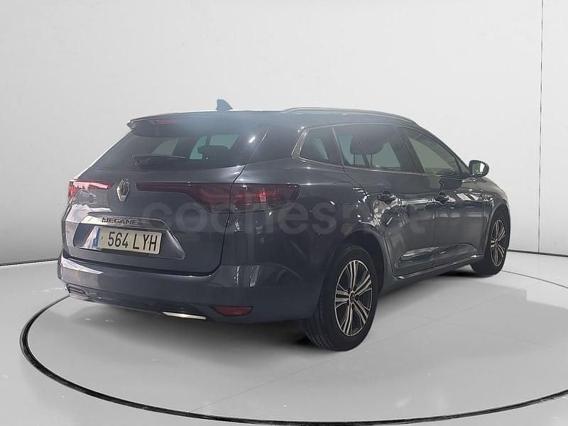 Usado Renault Mégane GrandTour Zen 140 CV (102 kW) 2022 Gris / plata Familiar