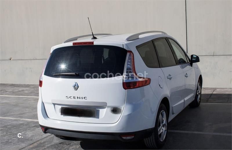 Usado Renault Scénic III 115 CV (84 kW) 2015 Blanco Monovolumen