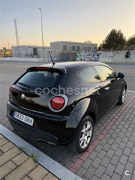 Usado Alfa Romeo GT Junior 78 CV (57 kW) 2009 Negro Berlina