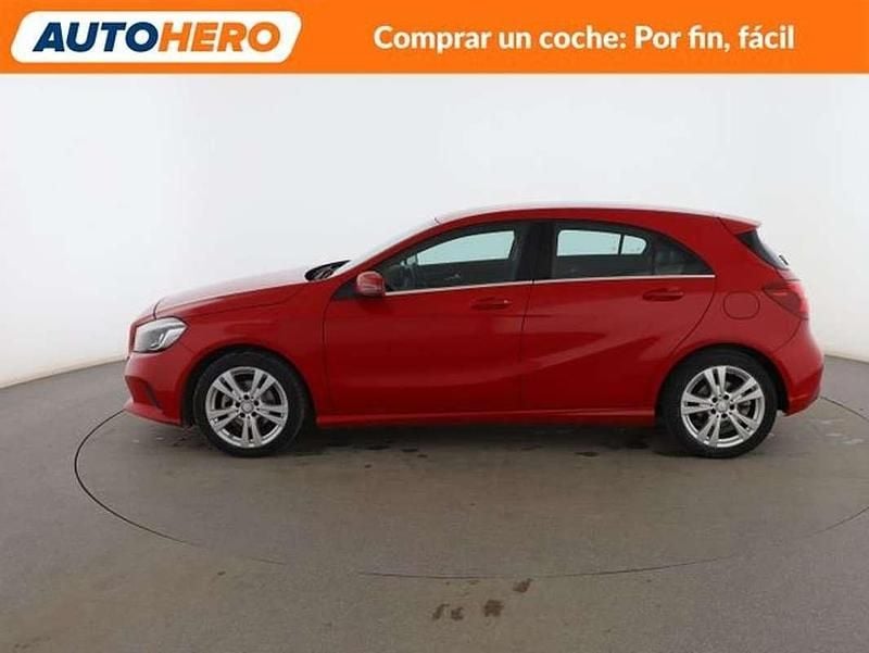 Usado Mercedes A180 Urban 110 CV (80 kW) 2016 Rojo Berlina