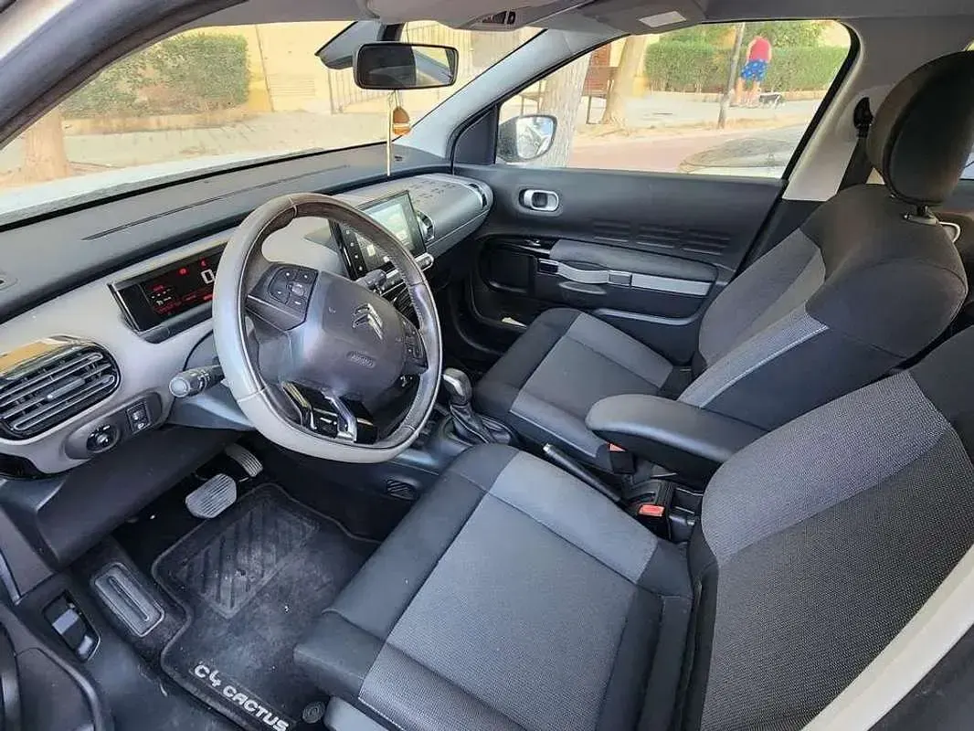 Usado Citroën C4 Cactus Feel 110 CV (80 kW) 2017 Blanco Utilitario