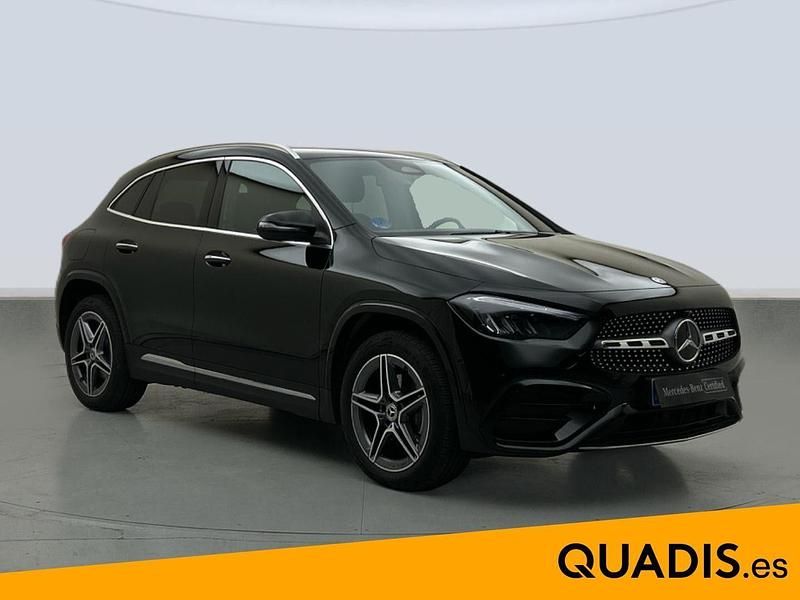 Usado Mercedes GLA250 AMG line 218 CV (160 kW) 2025 Negro noche SUV