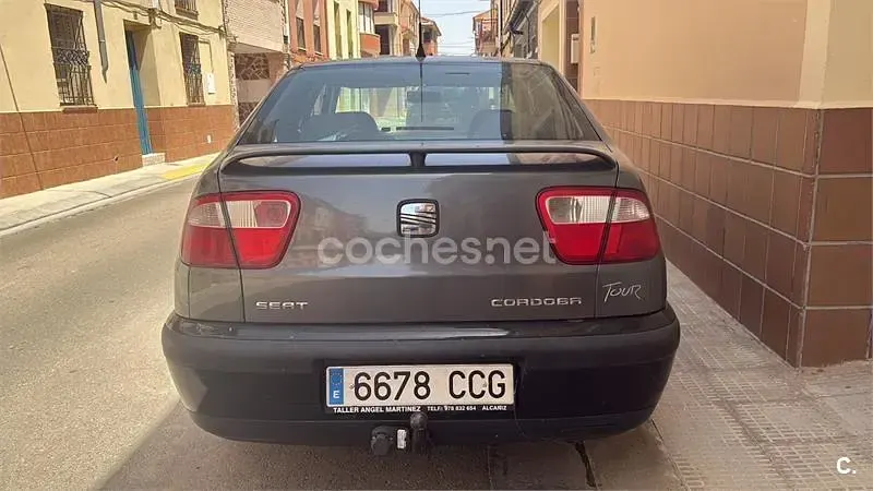 Usado Seat Cordoba Stella 75 CV (55 kW) 2002 Gris / plata Familiar