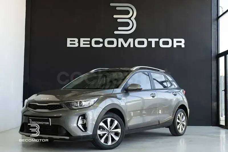 Usado Kia Stonic 84 CV (61 kW) 2023 Gris / plata SUV