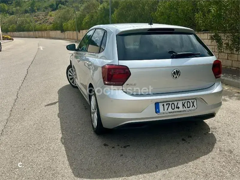 Usado VW Polo Sportline 95 CV (69 kW) 2017 Gris / plata Berlina