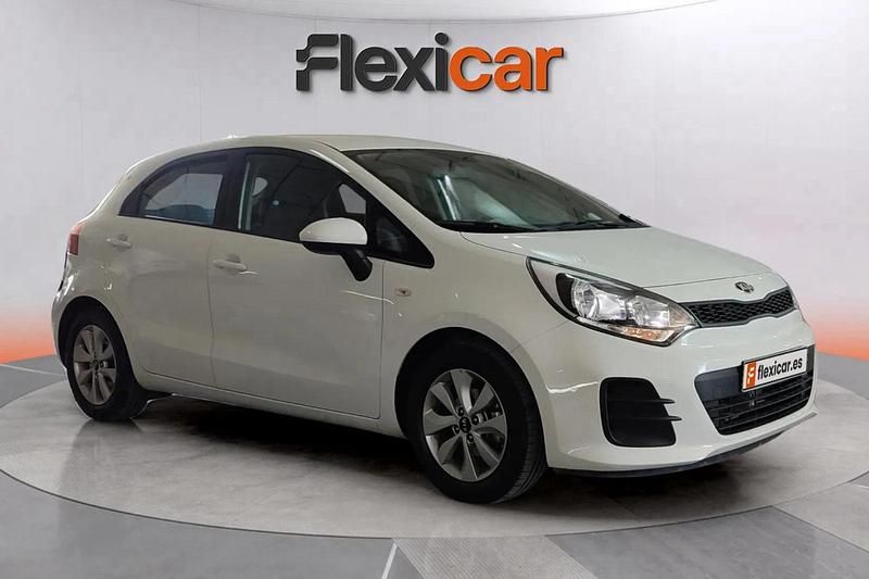 Usado Kia Rio 75 CV (55 kW) 2017 Blanco Utilitario