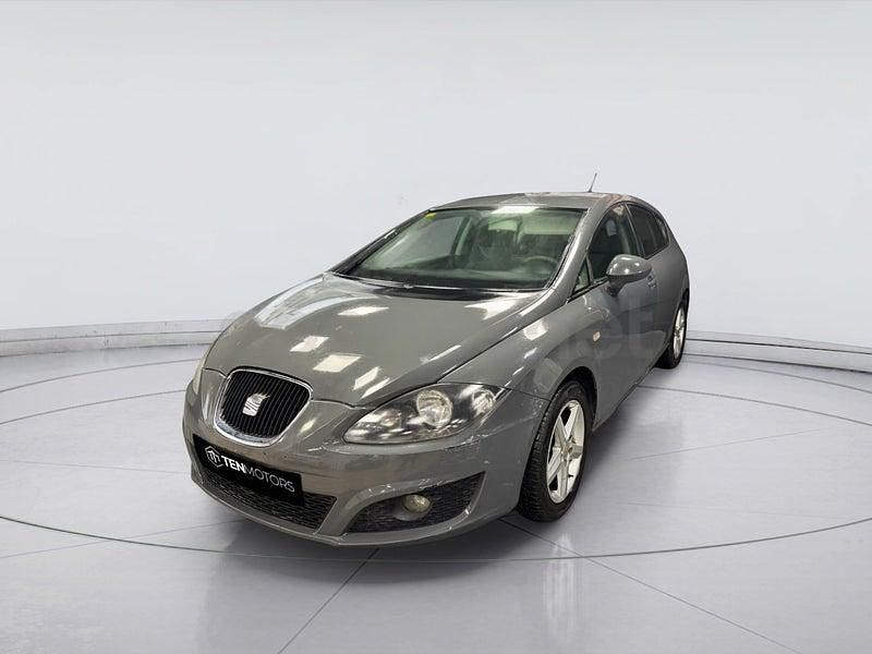Usado Seat Leon Style 105 CV (77 kW) 2011 Gris / plata Utilitario