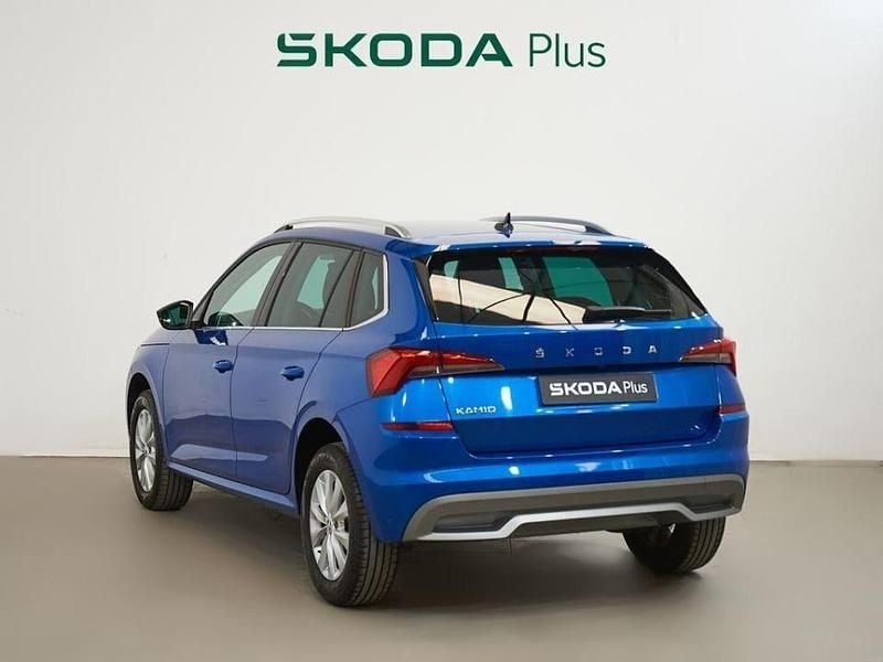 Usado Skoda Kamiq Ambition 110 CV (80 kW) 2022 Azul SUV