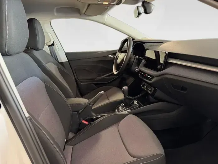 Nuevo Skoda Fabia Selection 95 CV (69 kW) 2025 Blanco Utilitario