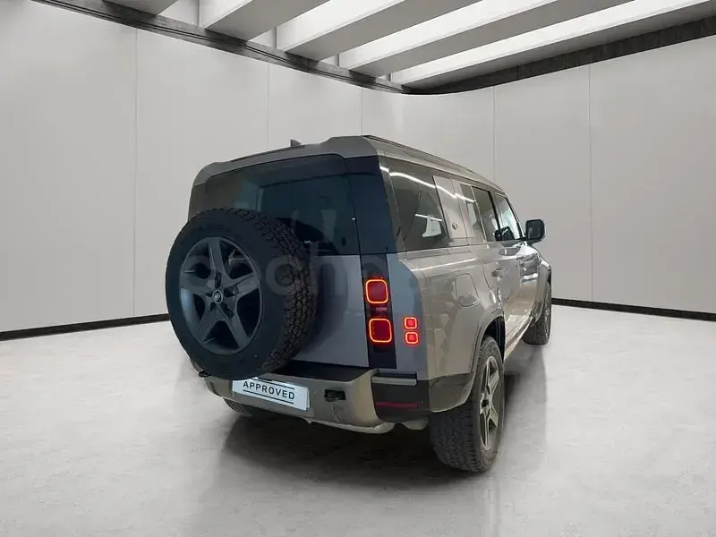 Usado Land Rover Defender SE 249 CV (183 kW) 2024 Gris / plata SUV
