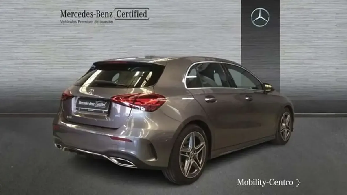 Usado Mercedes A180 109 CV (80 kW) 2024 Gris Utilitario