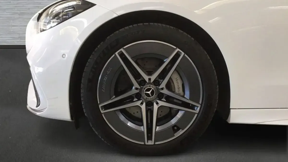Usado Mercedes C300 312 CV (229 kW) 2024 Blanco polar Berlina