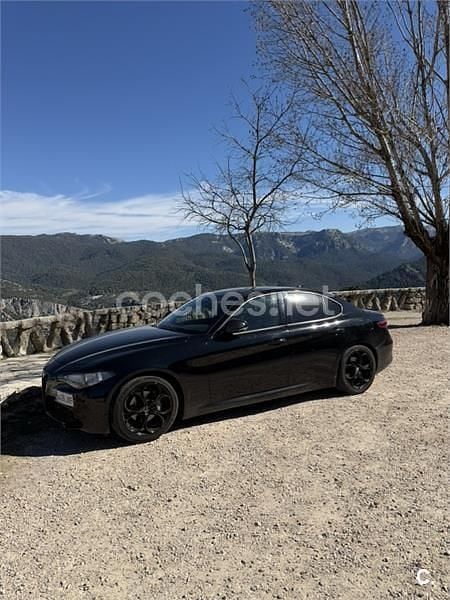 Usado Alfa Romeo Giulia 136 CV (100 kW) 2017 Negro Berlina