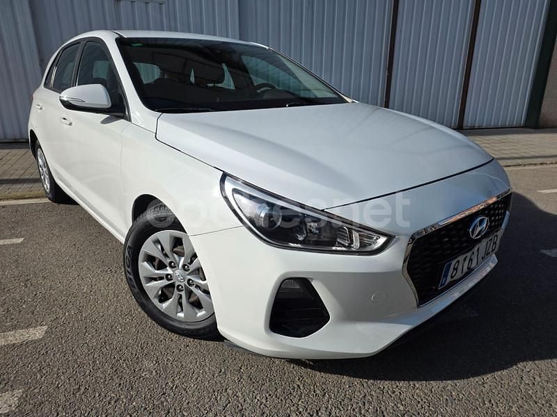Usado Hyundai i30 120 CV (88 kW) 2017 Blanco Berlina