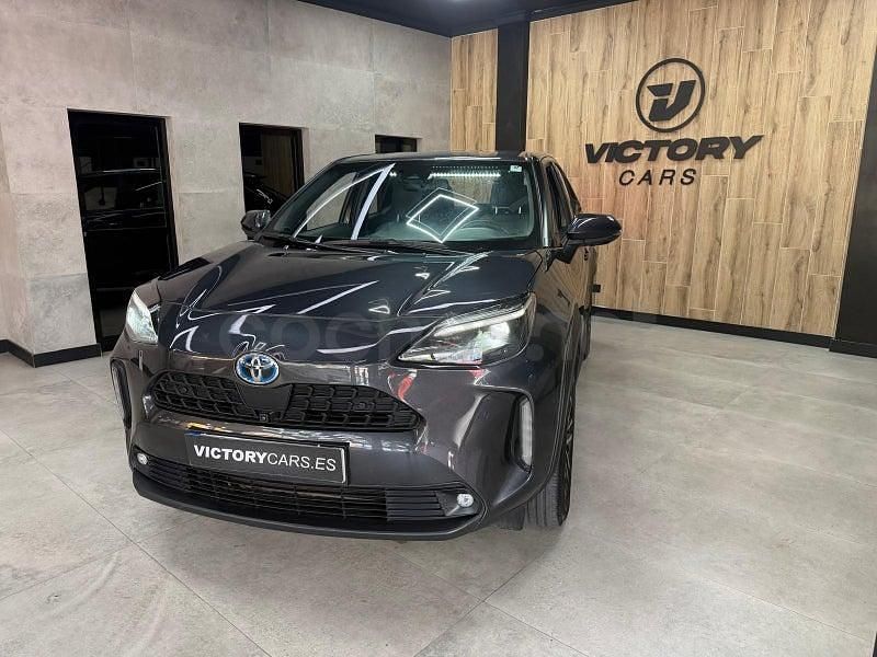 Usado Toyota Yaris Cross Active 116 CV (85 kW) 2023 Gris / plata SUV