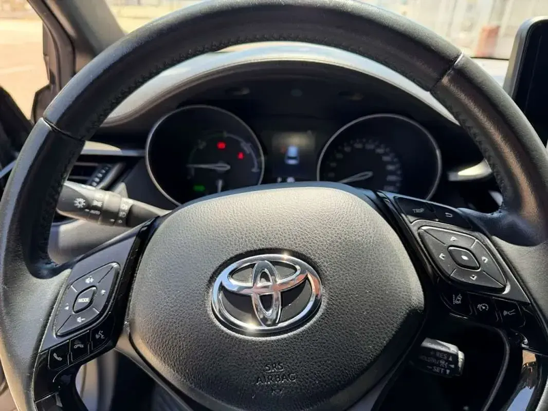 Usado Toyota C-HR Advance 122 CV (89 kW) 2023 Gris SUV