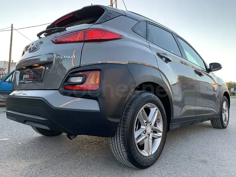 Usado Hyundai Kona 115 CV (84 kW) 2018 Gris / plata SUV