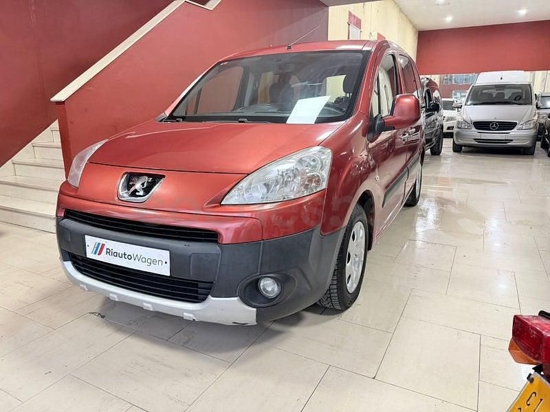 Usado Peugeot Partner Tepee Outdoor 92 CV (67 kW) 2010 Granate Monovolumen