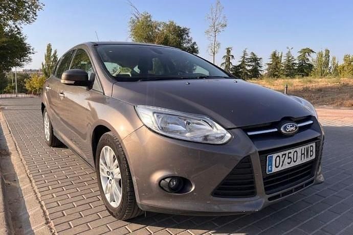 Usado Ford Focus 115 CV (84 kW) 2012 Gris Berlina
