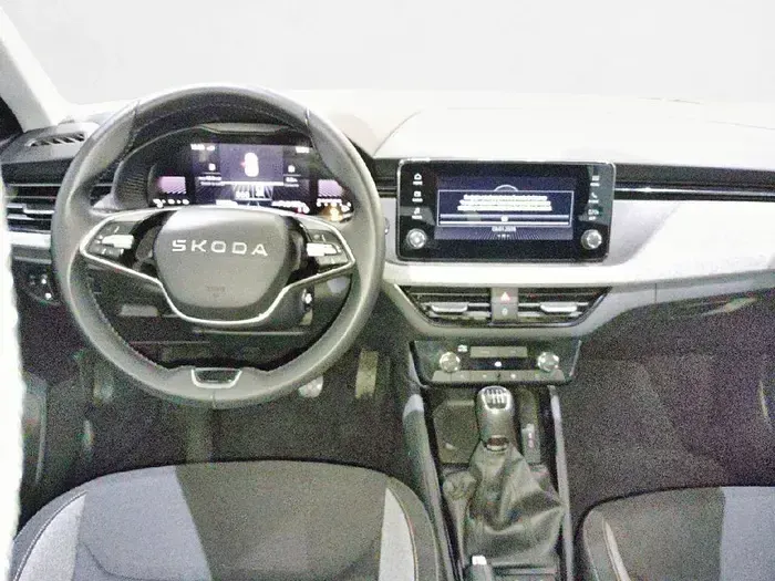 Usado Skoda Kamiq Selection 115 CV (84 kW) 2025 Negro SUV