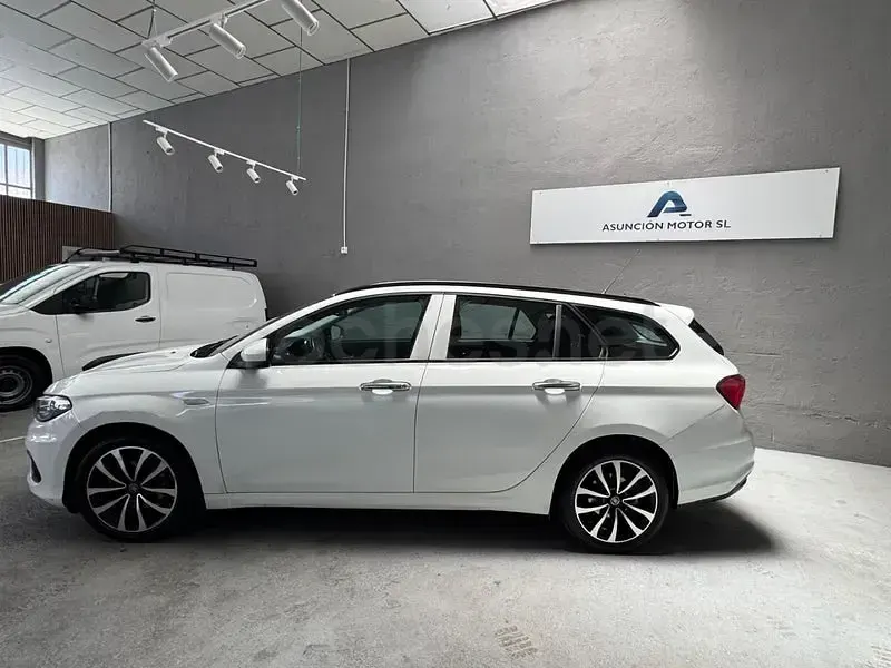 Usado Fiat Tipo Lounge 120 CV (88 kW) 2017 Blanco Familiar