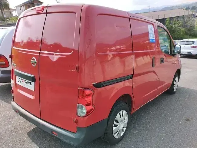Usado Nissan NV200 85 CV (62 kW) 2010 Rojo Monovolumen