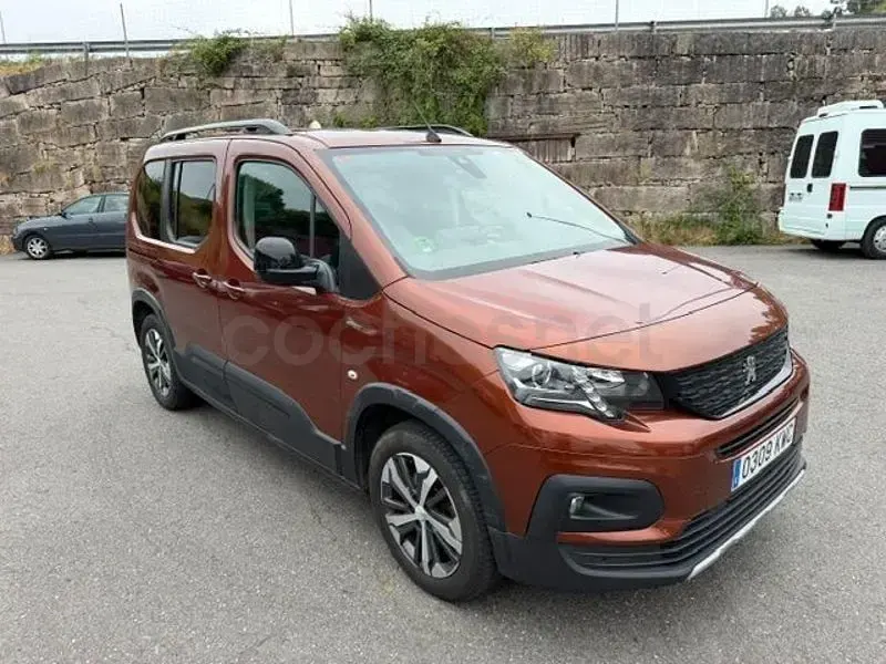 Usado Peugeot Rifter GT-line 130 CV (95 kW) 2019 Granate Monovolumen