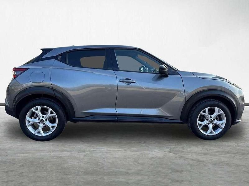 Begagnad Nissan Juke N-Connecta 114 HK (83 kW) 2021 Grå SUV