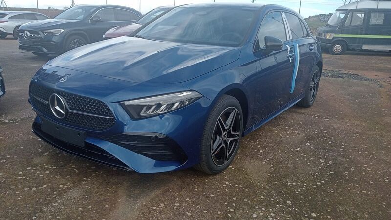 Azul Usado 2023 Mercedes A250 Advanced Berlina | 54.235 € - Imagen 1/4