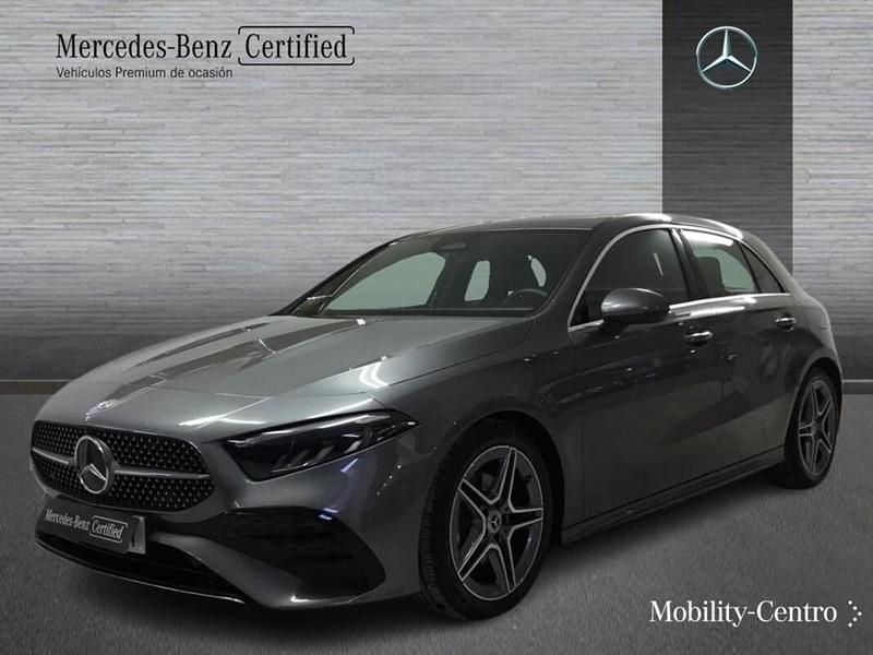 Usado Mercedes A180 AMG line 116 CV (85 kW) 2024 Gris montaña Utilitario