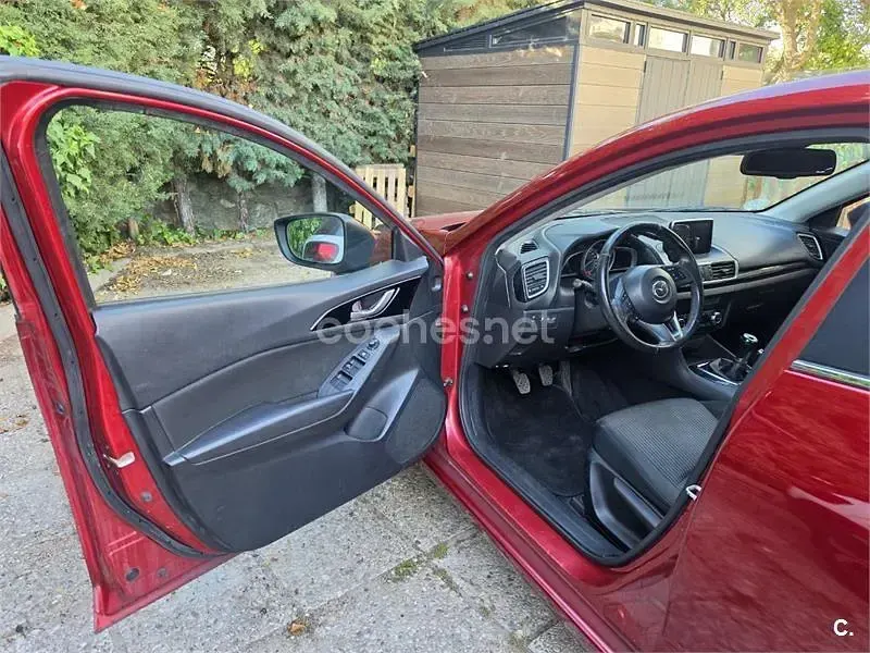 Usado Mazda 3 Luxury 150 CV (110 kW) 2015 Granate Berlina