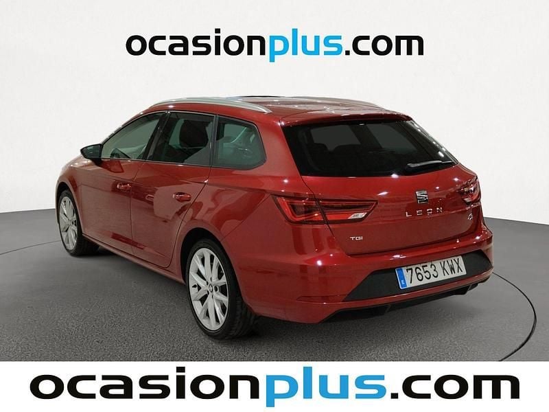 Usado Seat Leon FR 130 CV (95 kW) 2019 Rojo Monovolumen