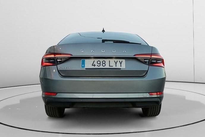 Usado Skoda Superb Style 150 CV (110 kW) 2022