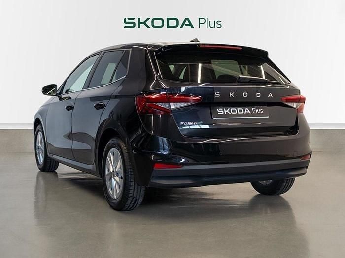 Usado Skoda Fabia Selection 95 CV (69 kW) 2025 Negro Utilitario
