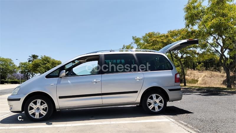 Gris / plata Usado 2005 Ford Galaxy Ghia Monovolumen | 3800 € - Imagen 1/4