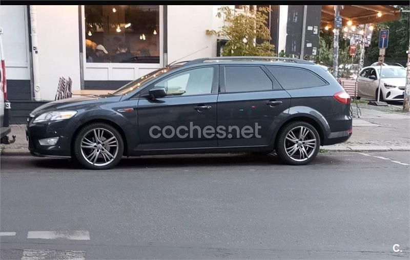 Usado Ford Mondeo Ghia 140 CV (102 kW) 2007 Azul Familiar