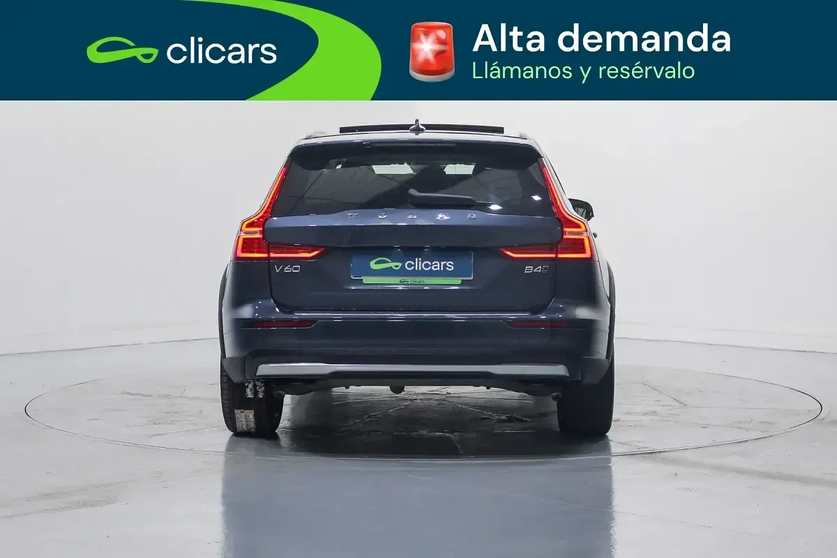 Usado Volvo V60 CC Ultimate 197 CV (144 kW) 2023 Azul Familiar