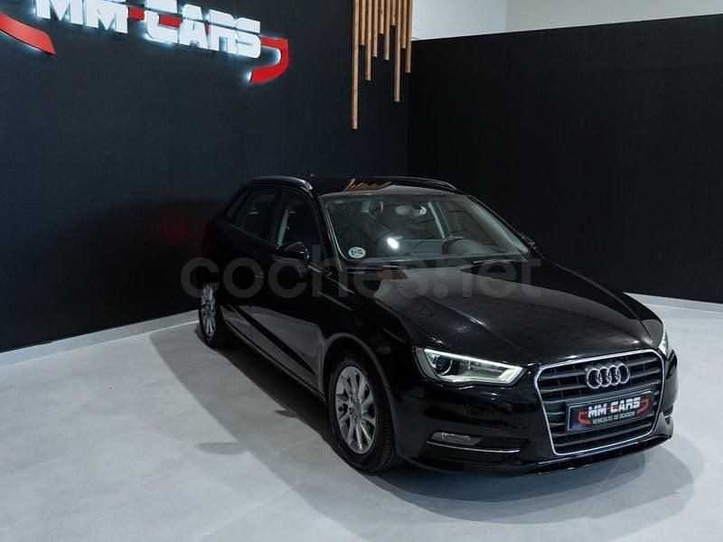 Usado Audi A3 Attraction 110 CV (80 kW) 2014 Negro Berlina