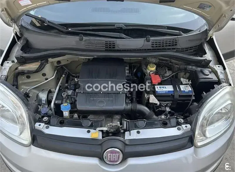 Usado Fiat Panda Lounge 69 CV (50 kW) 2014 Gris / plata Utilitario