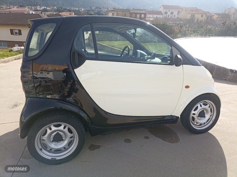 Usado Smart ForTwo Coupé 41 CV (30 kW) 2002 Blanco Coupe