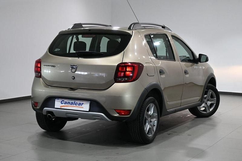 Usado Dacia Sandero Essentiel 90 CV (66 kW) 2020 Beige