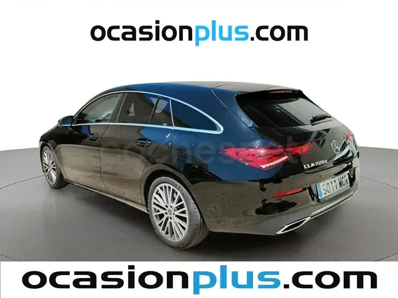 Usado Mercedes CLA220 Shooting Brake 190 CV (139 kW) 2022 Negro Familiar