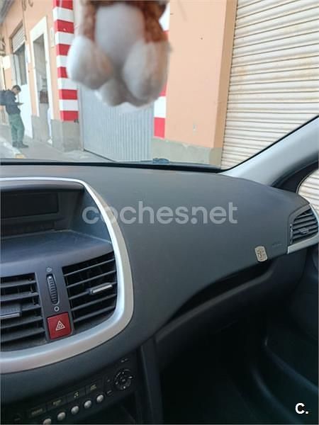 Usado Peugeot 207 75 CV (55 kW) 2008 Gris / plata Berlina