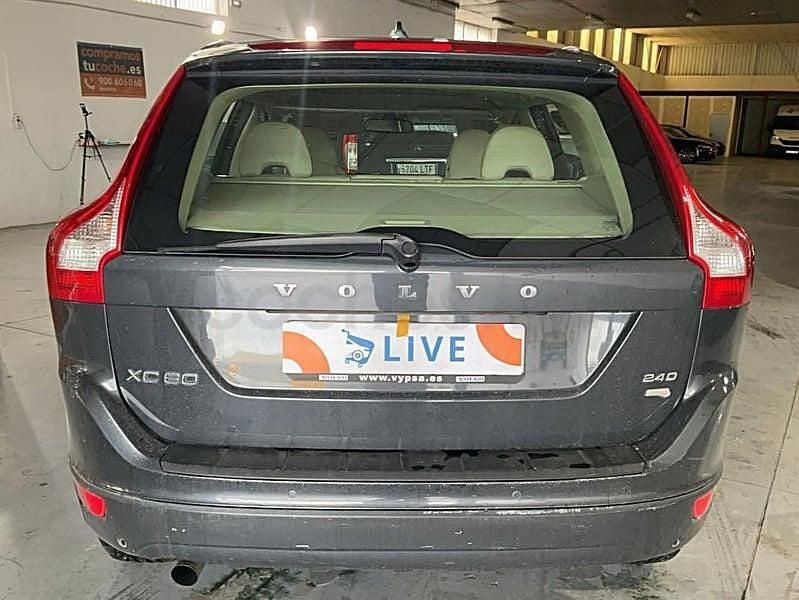 Usado Volvo XC60 R-Design 175 CV (128 kW) 2010 Gris SUV