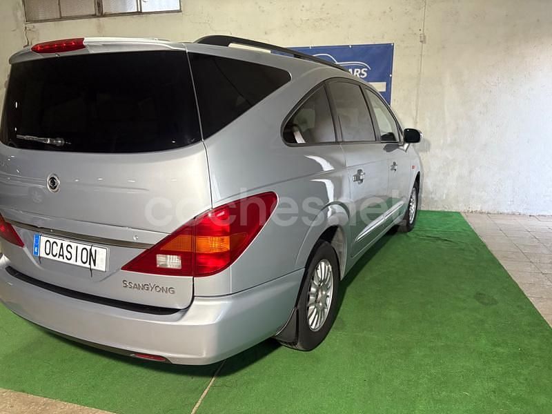 Usado Ssangyong (KGM) Rodius Limited 165 CV (121 kW) 2010 Gris / plata Monovolumen