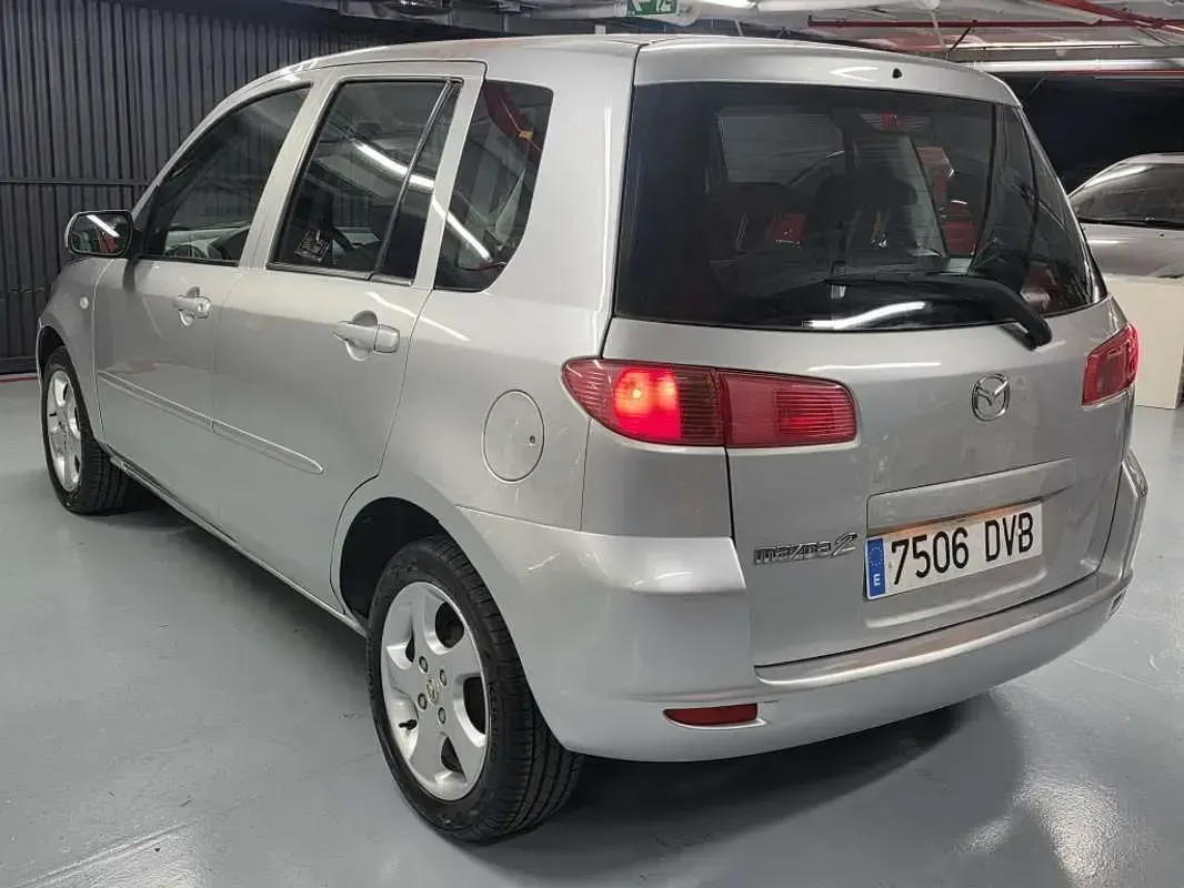 Usado Mazda 2 Active 68 CV (50 kW) 2006 Gris / plata Utilitario