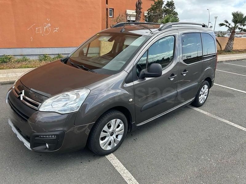 Usado Citroën Berlingo Feel 100 CV (73 kW) 2018 Gris / plata Monovolumen
